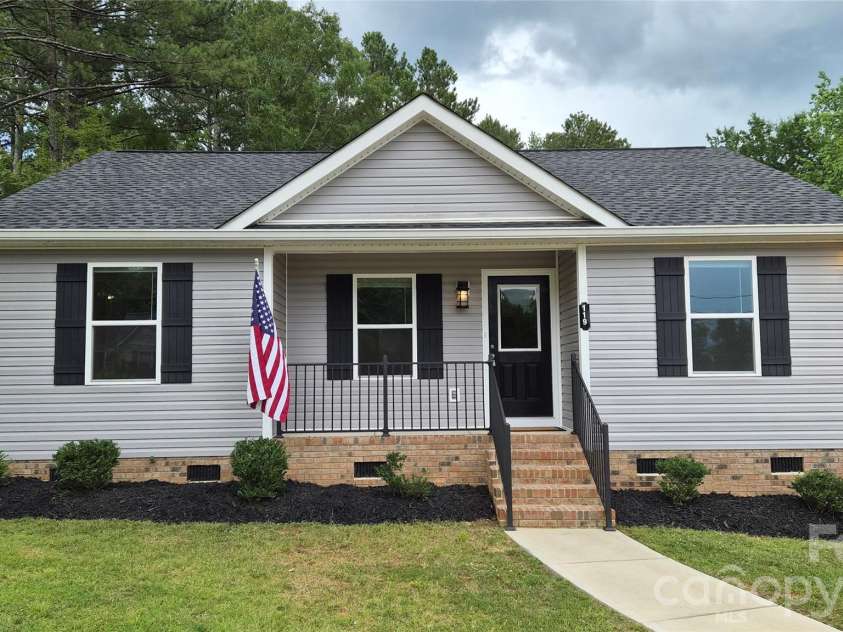 119 Hamilton Street, Chester, SC 29706.  MLS# CAR4398612, YatesRealty ID 35155. 