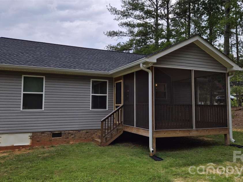 119 Hamilton Street, Chester, SC 29706.  MLS# CAR4398612, YatesRealty ID 35155. 