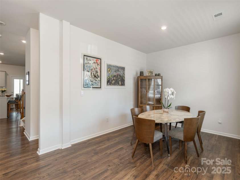 596 Country Oak Drive, Asheville, NC 28804.  MLS# CAR4293790, YatesRealty ID 35155. 