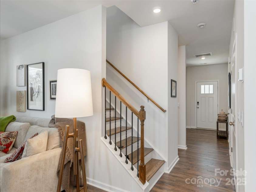 596 Country Oak Drive, Asheville, NC 28804.  MLS# CAR4293790, YatesRealty ID 35155. 