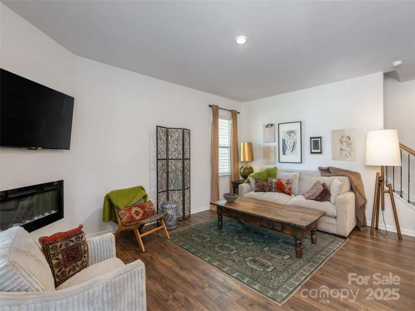 596 Country Oak Drive, Asheville, NC 28804.  MLS# CAR4293790, YatesRealty ID 35155. 