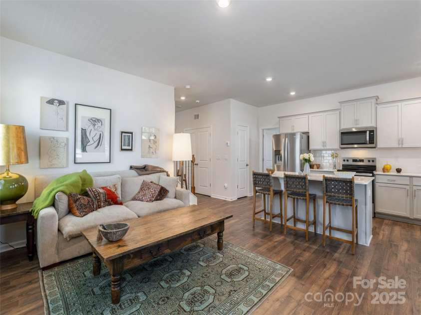 596 Country Oak Drive, Asheville, NC 28804.  MLS# CAR4293790, YatesRealty ID 35155. 