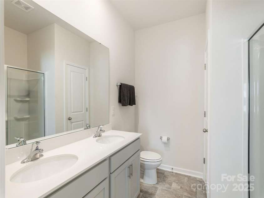 596 Country Oak Drive, Asheville, NC 28804.  MLS# CAR4293790, YatesRealty ID 35155. 