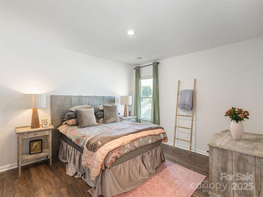 596 Country Oak Drive, Asheville, NC 28804.  MLS# CAR4293790, YatesRealty ID 35155. 