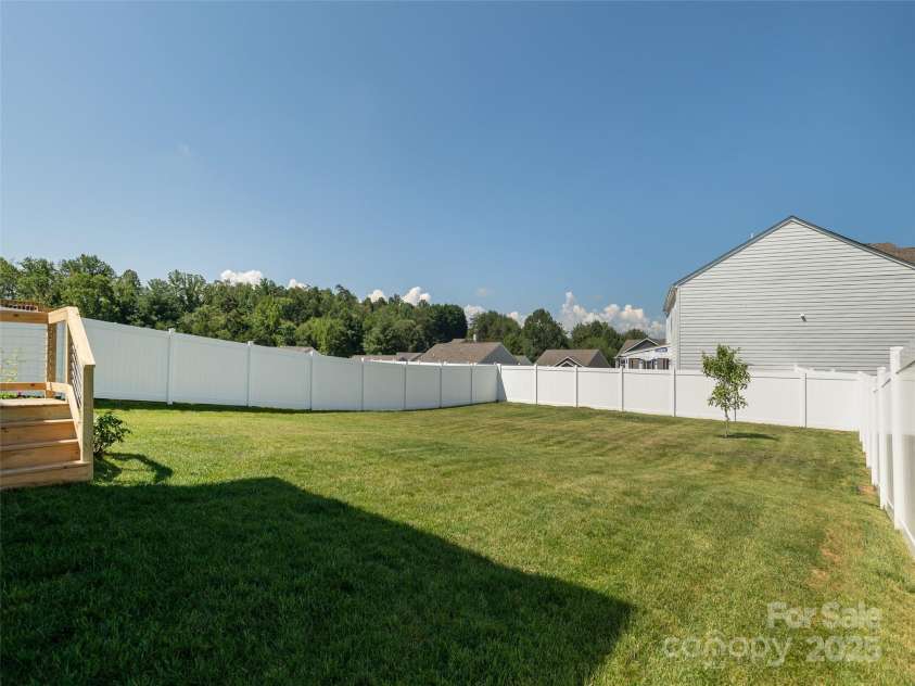 596 Country Oak Drive, Asheville, NC 28804.  MLS# CAR4293790, YatesRealty ID 35155. 