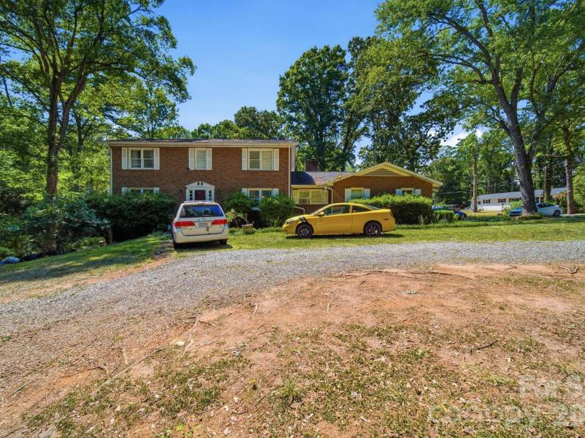 970 23rd Avenue, Hickory, NC 28601.  MLS# CAR4385479, YatesRealty ID 35156. 