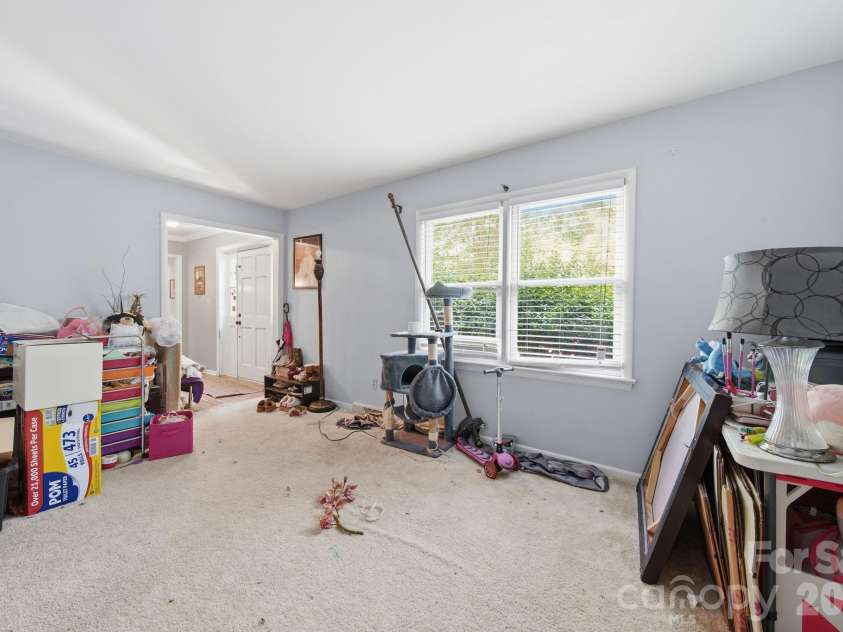 970 23rd Avenue, Hickory, NC 28601.  MLS# CAR4385479, YatesRealty ID 35156. 