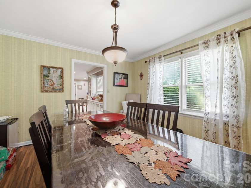 970 23rd Avenue, Hickory, NC 28601.  MLS# CAR4385479, YatesRealty ID 35156. 