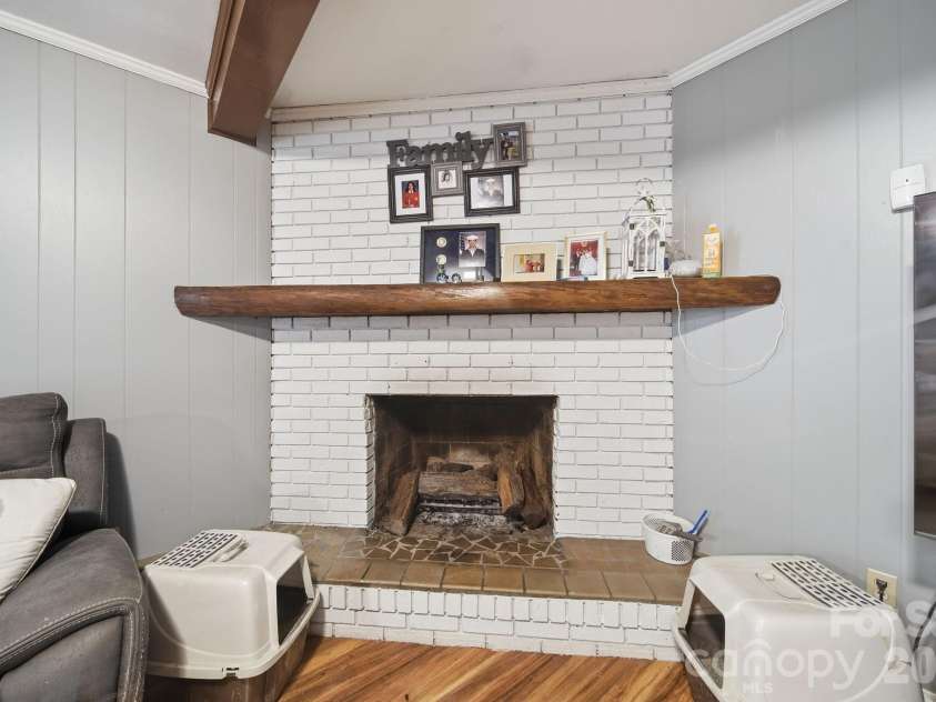 970 23rd Avenue, Hickory, NC 28601.  MLS# CAR4385479, YatesRealty ID 35156. 