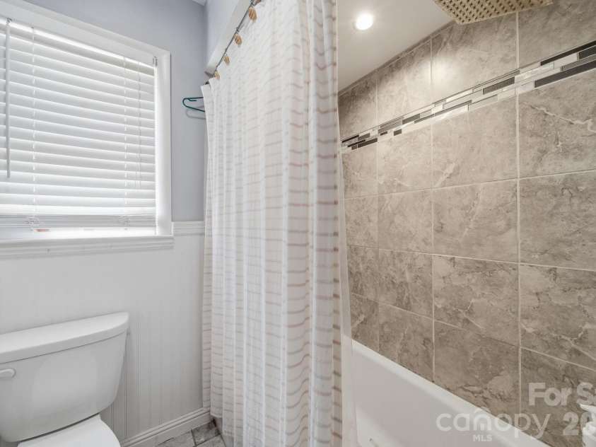 970 23rd Avenue, Hickory, NC 28601.  MLS# CAR4385479, YatesRealty ID 35156. 