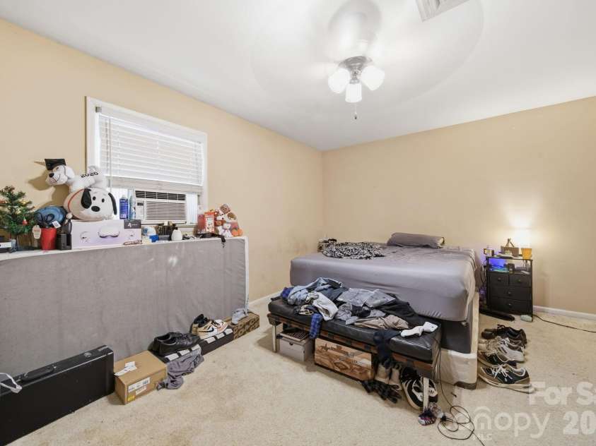 970 23rd Avenue, Hickory, NC 28601.  MLS# CAR4385479, YatesRealty ID 35156. 