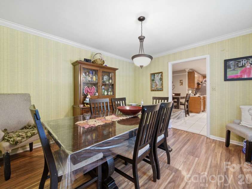 970 23rd Avenue, Hickory, NC 28601.  MLS# CAR4385479, YatesRealty ID 35156. 