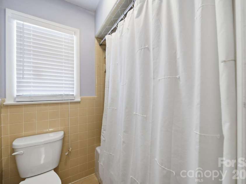970 23rd Avenue, Hickory, NC 28601.  MLS# CAR4385479, YatesRealty ID 35156. 
