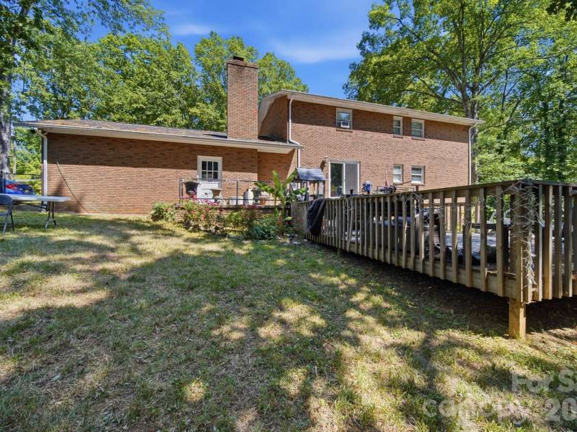 970 23rd Avenue, Hickory, NC 28601.  MLS# CAR4385479, YatesRealty ID 35156. 