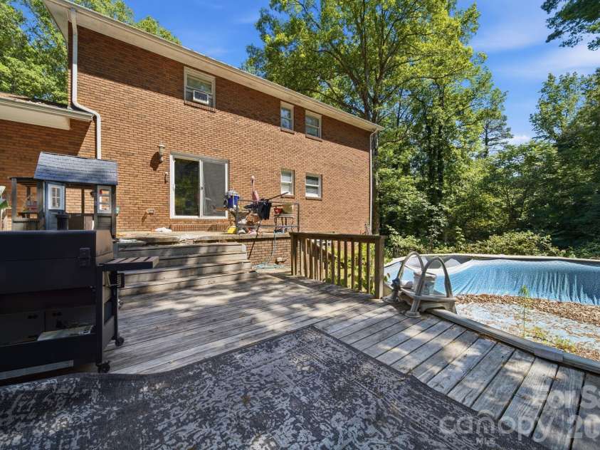 970 23rd Avenue, Hickory, NC 28601.  MLS# CAR4385479, YatesRealty ID 35156. 