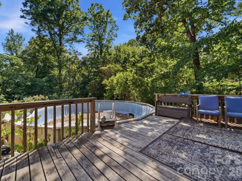 970 23rd Avenue, Hickory, NC 28601.  MLS# CAR4385479, YatesRealty ID 35156. 