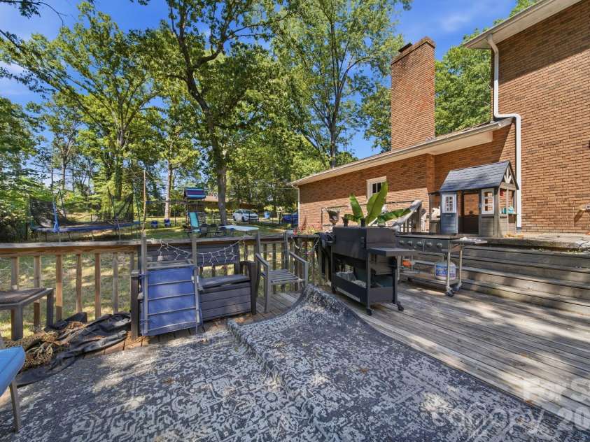 970 23rd Avenue, Hickory, NC 28601.  MLS# CAR4385479, YatesRealty ID 35156. 