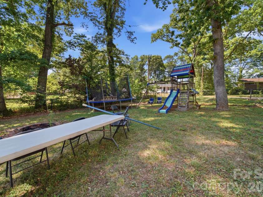 970 23rd Avenue, Hickory, NC 28601.  MLS# CAR4385479, YatesRealty ID 35156. 