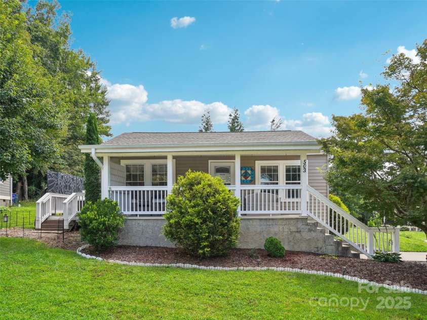 503 Pearl View Drive, Black Mountain, NC 28711.  MLS# CAR4295703, YatesRealty ID 35157. 