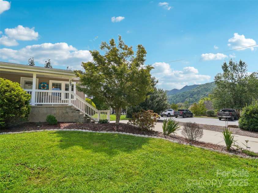 503 Pearl View Drive, Black Mountain, NC 28711.  MLS# CAR4295703, YatesRealty ID 35157. 