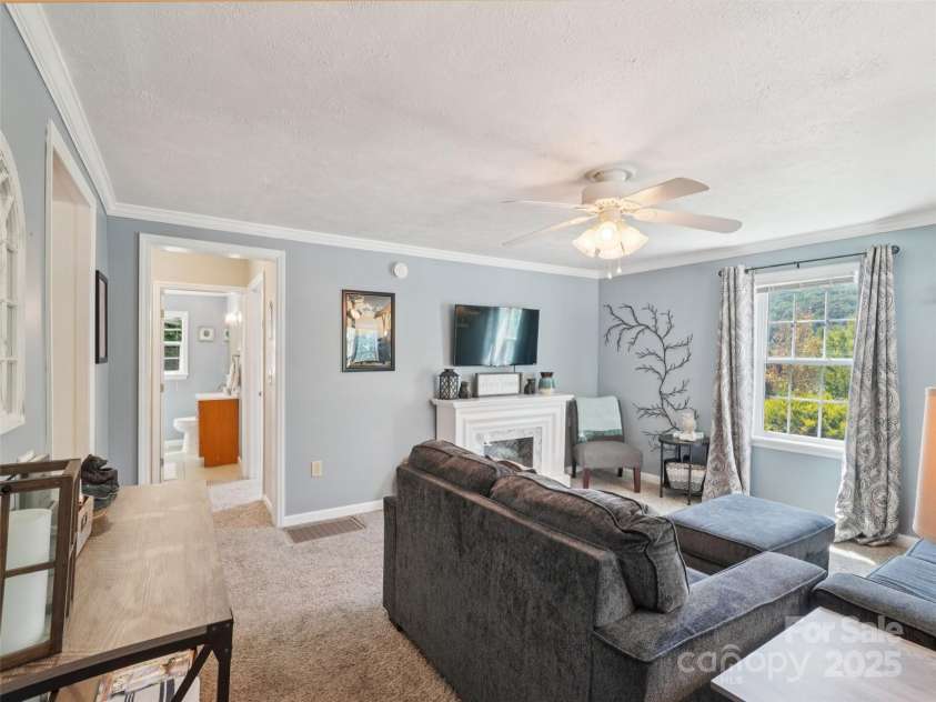 503 Pearl View Drive, Black Mountain, NC 28711.  MLS# CAR4295703, YatesRealty ID 35157. 