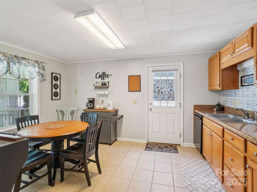 503 Pearl View Drive, Black Mountain, NC 28711.  MLS# CAR4295703, YatesRealty ID 35157. 