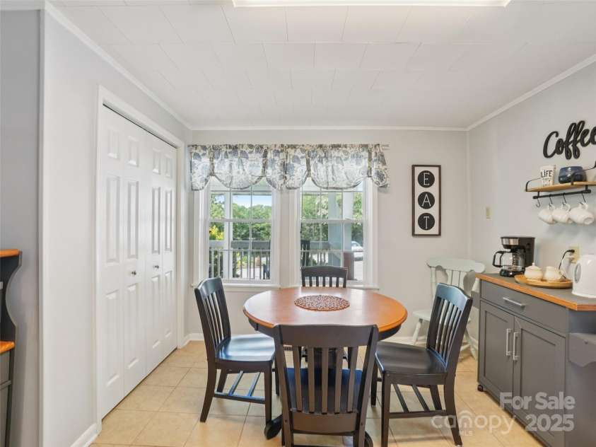 503 Pearl View Drive, Black Mountain, NC 28711.  MLS# CAR4295703, YatesRealty ID 35157. 