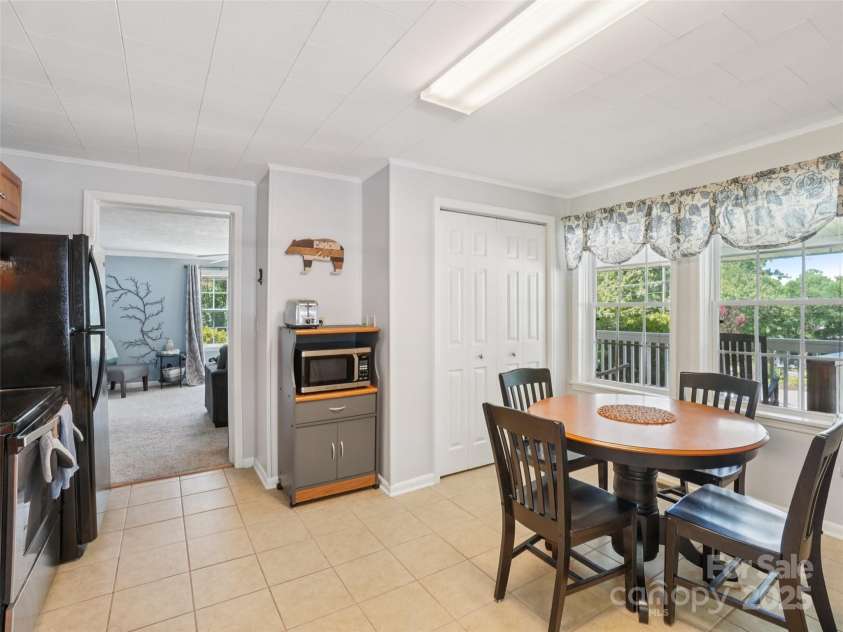 503 Pearl View Drive, Black Mountain, NC 28711.  MLS# CAR4295703, YatesRealty ID 35157. 