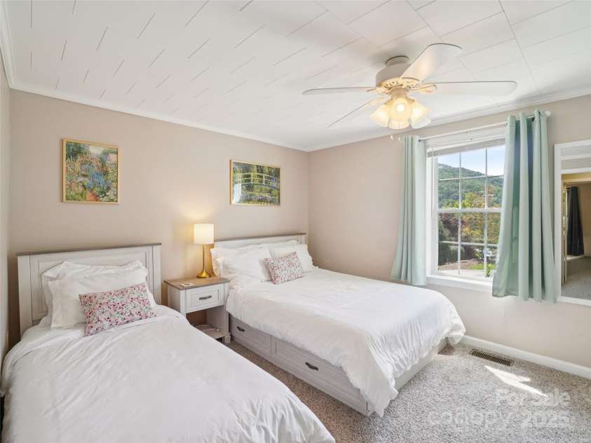 503 Pearl View Drive, Black Mountain, NC 28711.  MLS# CAR4295703, YatesRealty ID 35157. 