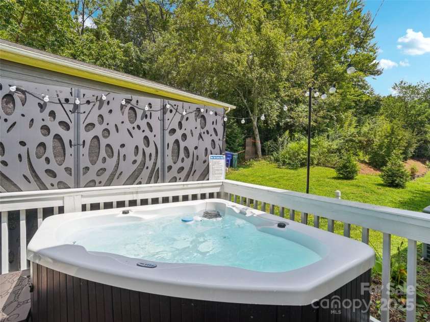 503 Pearl View Drive, Black Mountain, NC 28711.  MLS# CAR4295703, YatesRealty ID 35157. 