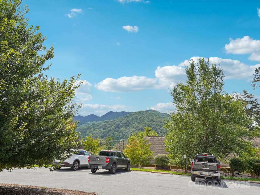 503 Pearl View Drive, Black Mountain, NC 28711.  MLS# CAR4295703, YatesRealty ID 35157. 
