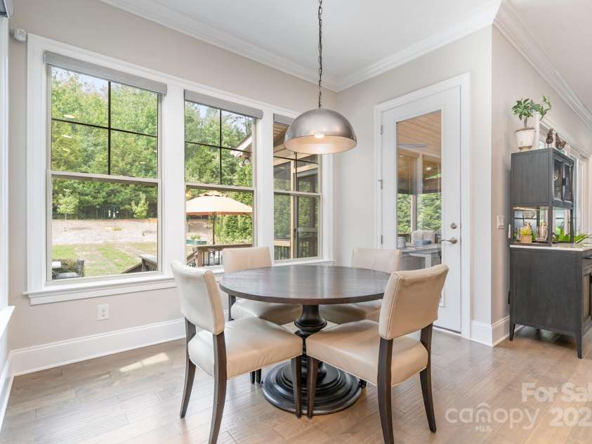6211 Jepson Court, Charlotte, NC 28214.  MLS# CAR4293083, YatesRealty ID 35158. Eat in breakfast area with a door that leads to the screened in covered porch.