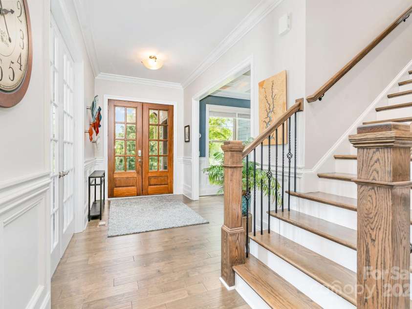 6211 Jepson Court, Charlotte, NC 28214.  MLS# CAR4293083, YatesRealty ID 35158. Entry/Foyer