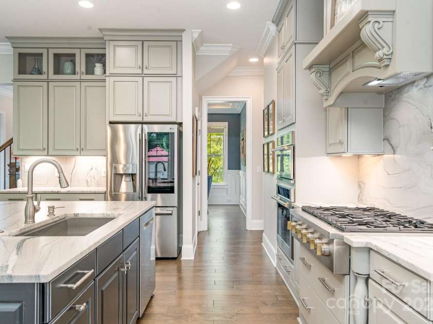 6211 Jepson Court, Charlotte, NC 28214.  MLS# CAR4293083, YatesRealty ID 35158. Gas cooktop with vented hood.