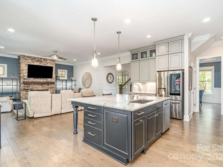 6211 Jepson Court, Charlotte, NC 28214.  MLS# CAR4293083, YatesRealty ID 35158. Open concept living and kitchen area.