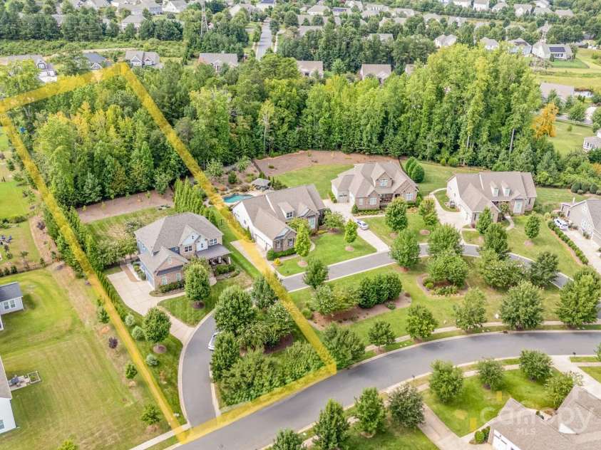 6211 Jepson Court, Charlotte, NC 28214.  MLS# CAR4293083, YatesRealty ID 35158. Outline showing the property lines from aerial view.