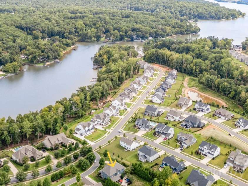 6211 Jepson Court, Charlotte, NC 28214.  MLS# CAR4293083, YatesRealty ID 35158. Yellow arrow mark showing location of the property in proximity to the lake.