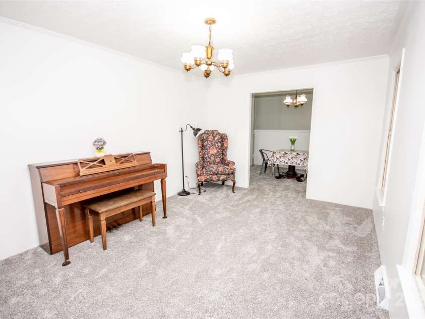 224 Mountain View Road, Statesville, NC 28625.  MLS# CAR4278569, YatesRealty ID 35159. 
