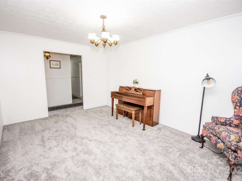 224 Mountain View Road, Statesville, NC 28625.  MLS# CAR4278569, YatesRealty ID 35159. 