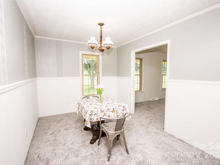 224 Mountain View Road, Statesville, NC 28625.  MLS# CAR4278569, YatesRealty ID 35159. 