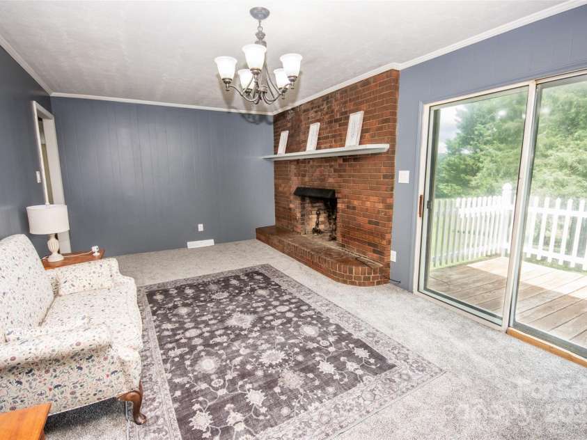 224 Mountain View Road, Statesville, NC 28625.  MLS# CAR4278569, YatesRealty ID 35159. 