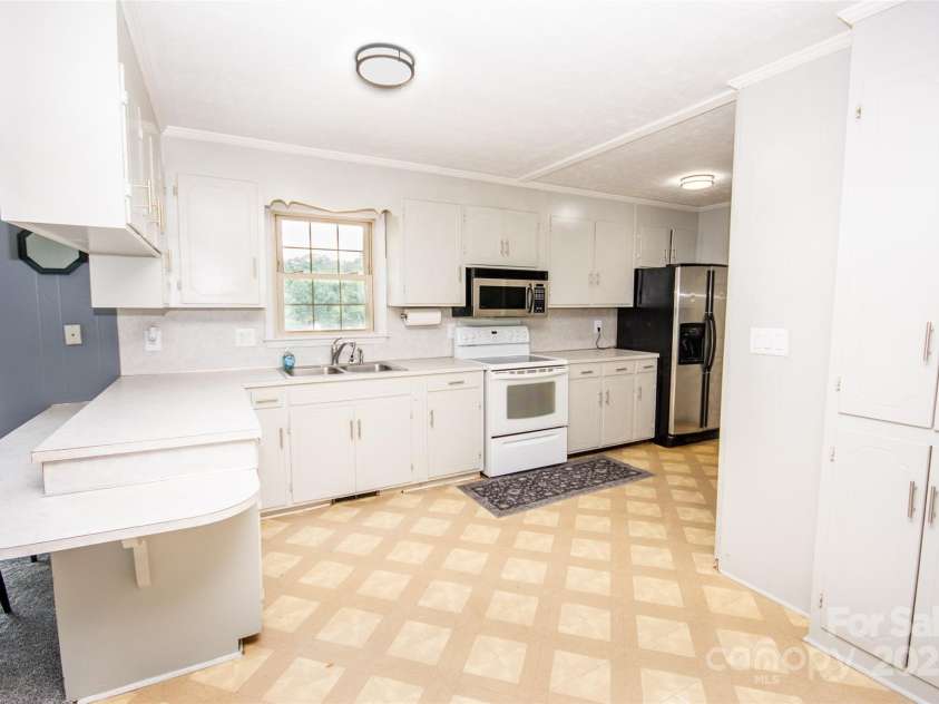 224 Mountain View Road, Statesville, NC 28625.  MLS# CAR4278569, YatesRealty ID 35159. 