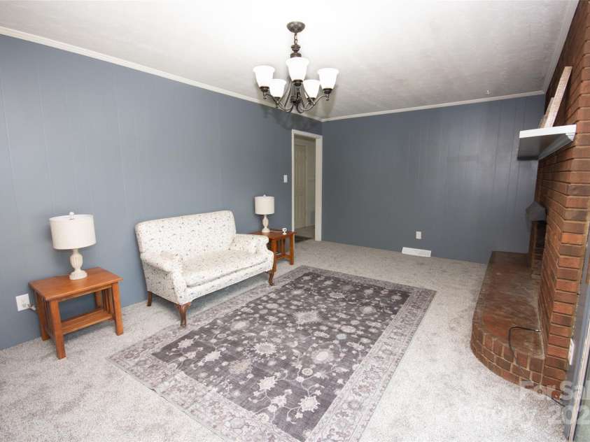 224 Mountain View Road, Statesville, NC 28625.  MLS# CAR4278569, YatesRealty ID 35159. 