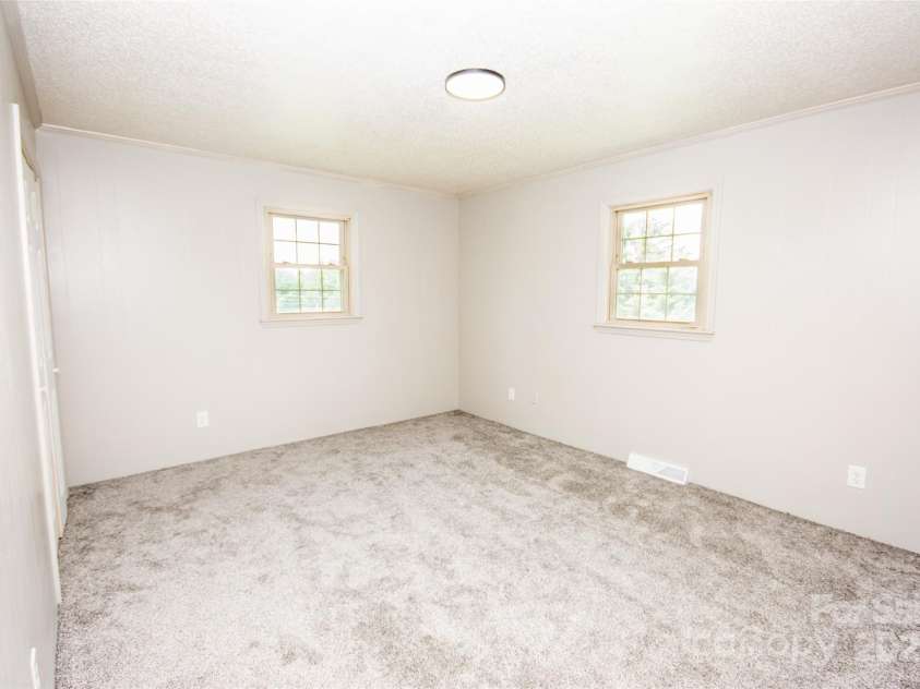 224 Mountain View Road, Statesville, NC 28625.  MLS# CAR4278569, YatesRealty ID 35159. 