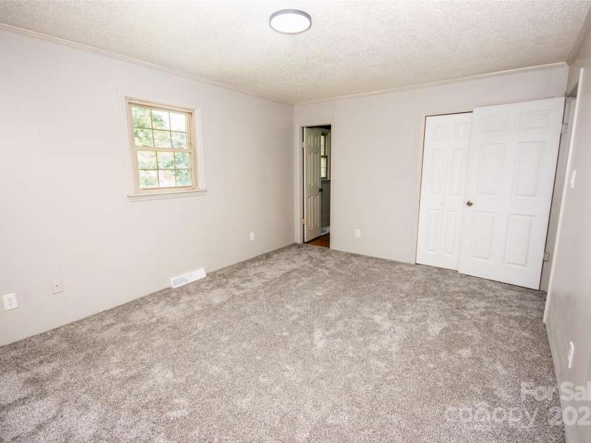 224 Mountain View Road, Statesville, NC 28625.  MLS# CAR4278569, YatesRealty ID 35159. 
