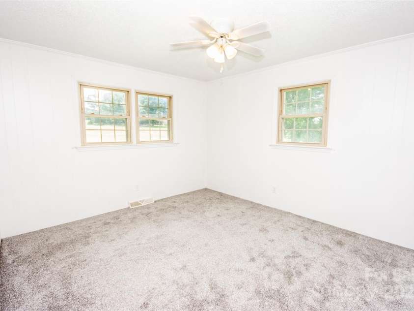 224 Mountain View Road, Statesville, NC 28625.  MLS# CAR4278569, YatesRealty ID 35159. 