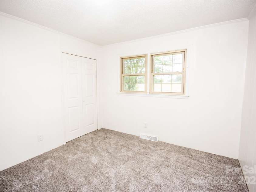 224 Mountain View Road, Statesville, NC 28625.  MLS# CAR4278569, YatesRealty ID 35159. 