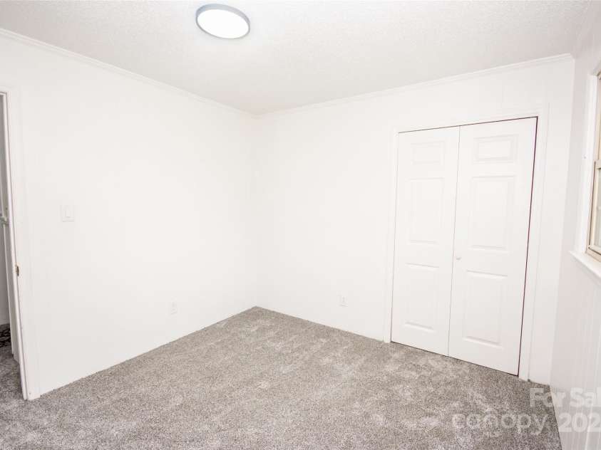 224 Mountain View Road, Statesville, NC 28625.  MLS# CAR4278569, YatesRealty ID 35159. 