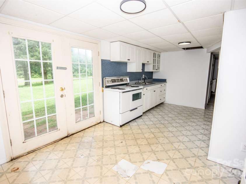 224 Mountain View Road, Statesville, NC 28625.  MLS# CAR4278569, YatesRealty ID 35159. 