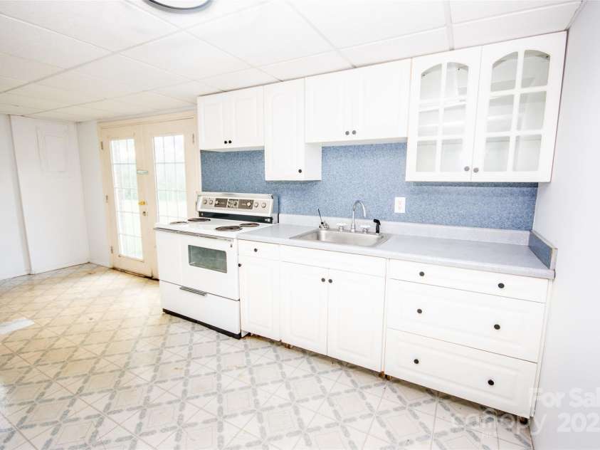 224 Mountain View Road, Statesville, NC 28625.  MLS# CAR4278569, YatesRealty ID 35159. 